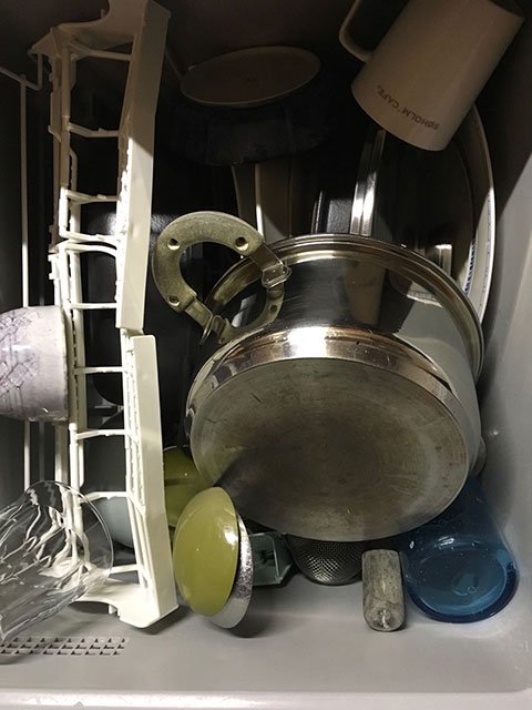 作者供圖:洗滌之前的廚具 接下來是廚房革命――從洗碗機開始