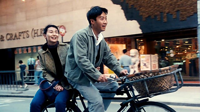 相识于微时的草根浪漫,在过往的港片里不少见,而在今天的“大中华电影”里不多见了 相识于微时的草根浪漫,在过往的港片里不少见,而在今天的“大中华电影”里不多见了