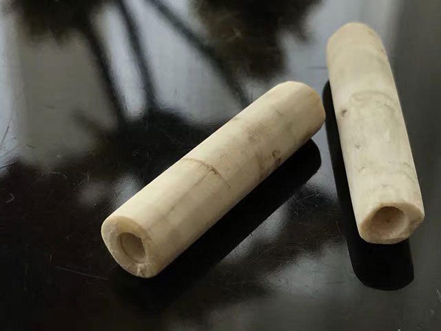硨磲長管,筆者收藏。 黑白兩道