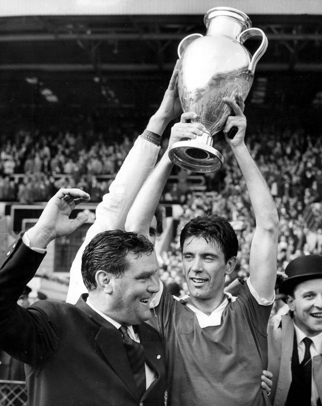 1963年，老马尔蒂尼成为第一个举起欧洲冠军杯的意大利球员