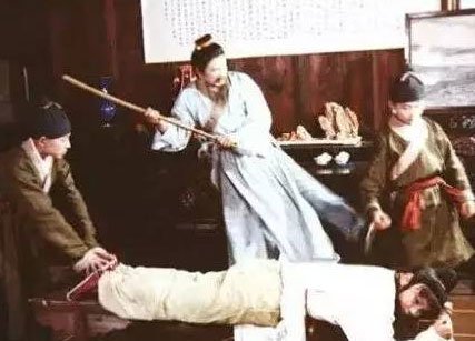 《红楼梦》里贾宝玉对父亲的惧怕,是古代宗法社会下父子关系的常态 《红楼梦》里贾宝玉对父亲的惧怕,是古代宗法社会下父子关系的常态