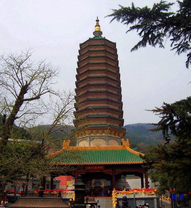 八大处灵光寺的塔,藏有佛牙舍利 八大处灵光寺的塔,藏有佛牙舍利