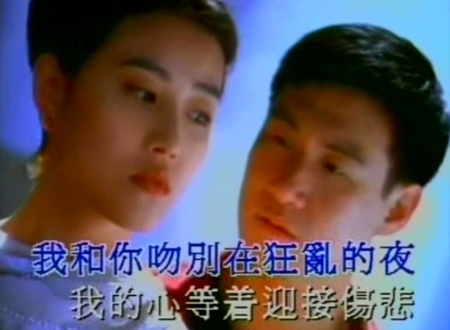 当年这首《吻别》可是男大学生的挚爱,唱出了年轻吊丝男性的悲哀,他们喜欢的美女常常被有钱有势的更高级别的雄性给掠走了…… 当年这首《吻别》可是男大学生的挚爱,唱出了年轻吊丝男性的悲哀,他们喜欢的美女常常被有钱有势的更高级别的雄性给掠走了……