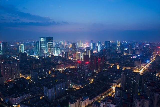 有些城市,值得献上膝盖、眼泪和口水