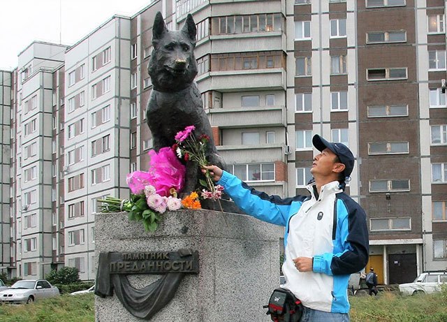 在俄羅斯，有座狗碑叫「忠誠」