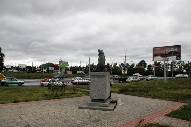 在俄羅斯，有座狗碑叫「忠誠」