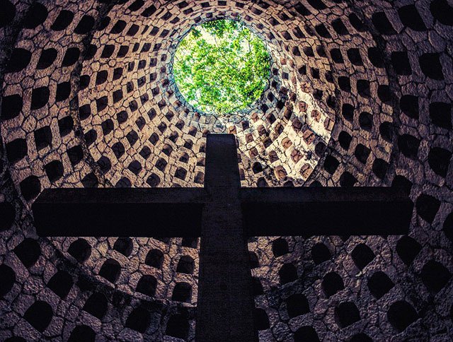 少年時代的回憶錄,成就了一部招魂書