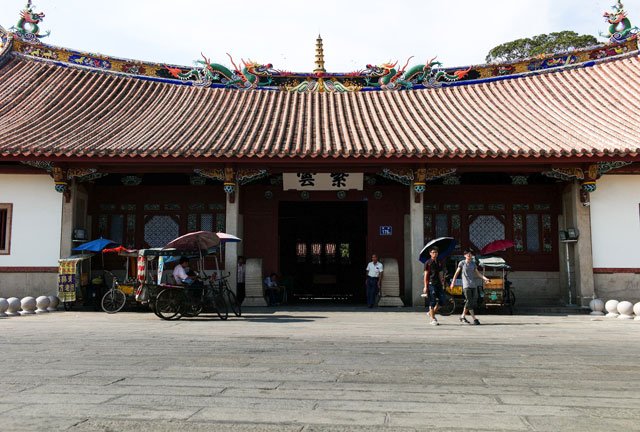 >> 内容  在今天如果乘坐出租车是无法直接抵达泉州开元寺大门的,而是