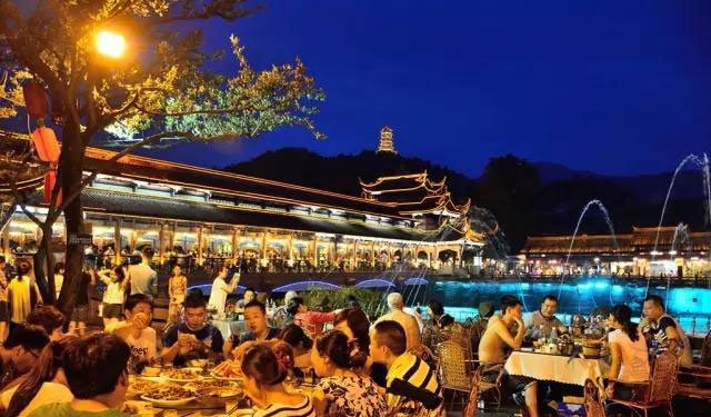 2014年，都江堰边夜啤酒