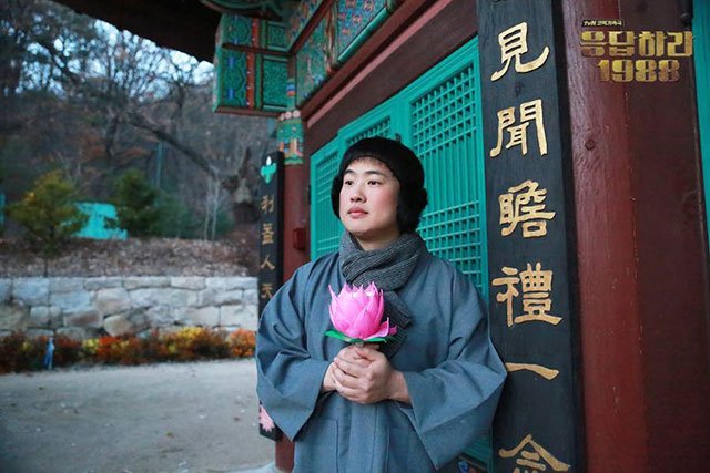 這張因「佛系」走紅而廣為流傳的圖片,實際是韓劇《請回答1988》劇照 什麼才是真「佛系」