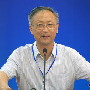 李伯重,中国经济史学家,任香港科技大学讲座教授,清华大学教授,博士生