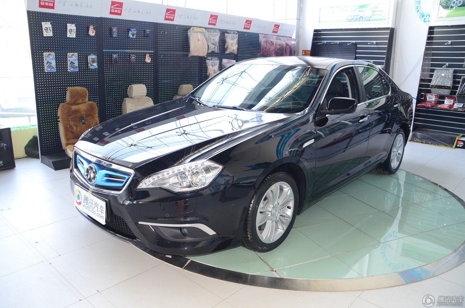 北汽新能源ES210
