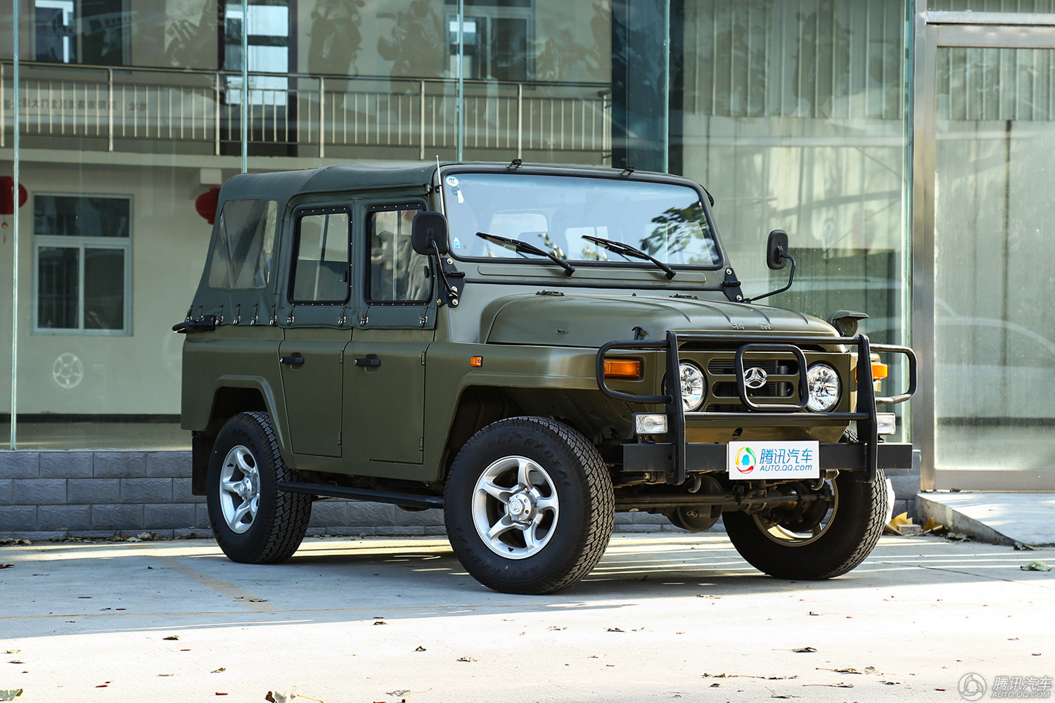 北汽制造bj 212 2015款 2.0l.