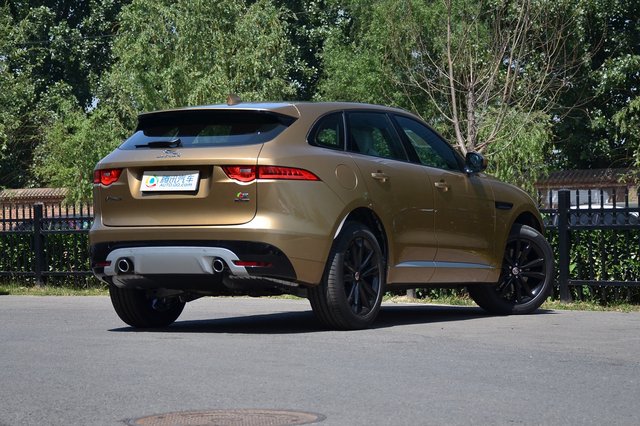 �ݱ�F-PACE 2016�� 3.0T AT �׷�������