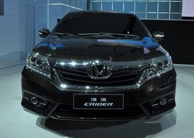 ���� 2013�� 1.8L AT�콢��