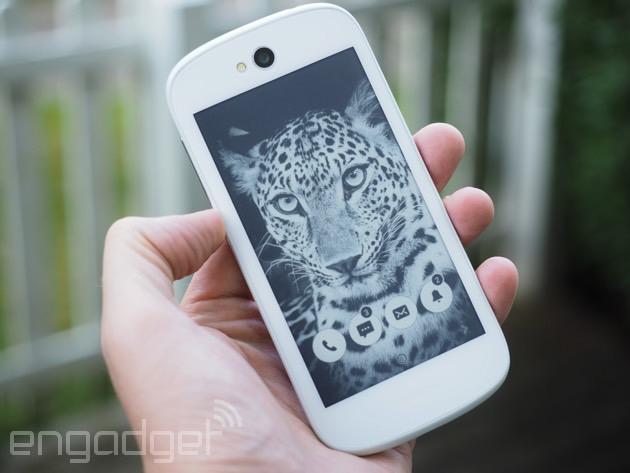 白色版YotaPhone 2上手:电子墨水屏功能增强