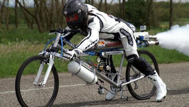 火箭自行车 火箭自行车骑出333公里时速 法拉利靠边站-中国学网-中国综合信息门户网站