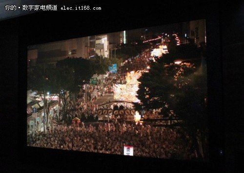 100英寸8K分辨率 夏普电视闪耀CES2012