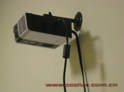 畅享酷乐视微型投影机---比拟70寸电视