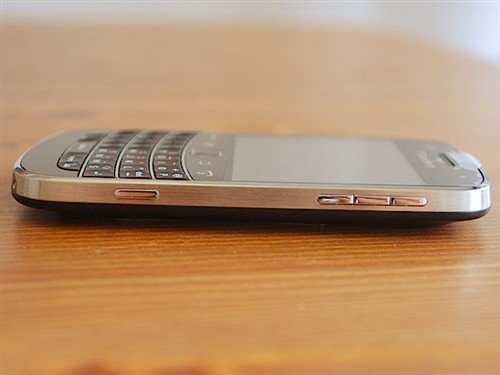 最薄Bold系列 沈阳黑莓9900入手仅4K元