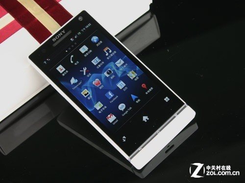 白色索尼Xperia S LT26i图赏 唯美诱人