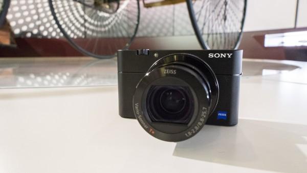 外媒上手索尼RX 100V 大底数码相机还能怎么做？