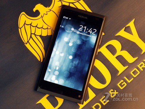 高性能MeeGo手机 诺基亚N9节后持续热卖