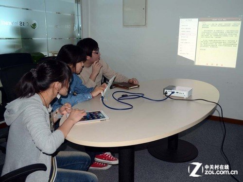 明基gp10连ipad 看苹果用户玩转大屏幕