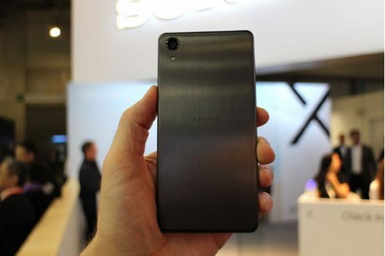 索尼Xperia X手机试玩：金属机身是最大亮点