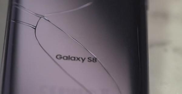 三星S8跌落測試:屏幕居然比背部還耐摔 三星S8跌落測試:屏幕居然比背部還耐摔