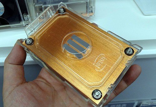 LGA2011专用 Intel原厂无扇散热器现身