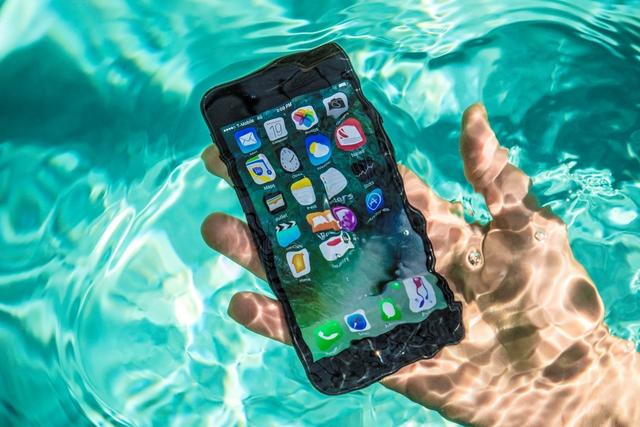 苹果三星索尼的手机真能防水？这才是真相