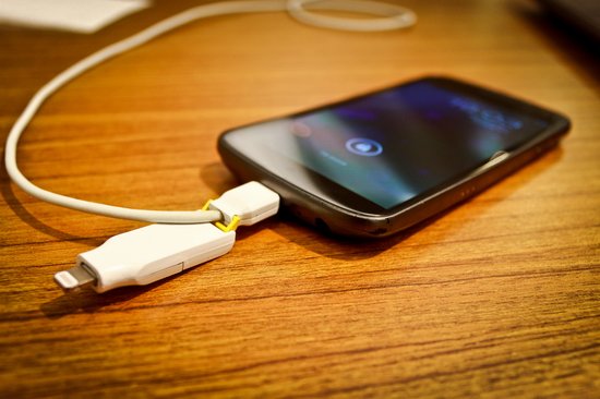变形金刚数据线诞生 兼容闪电和microUSB接口