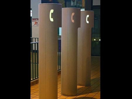 <em>边打电话边</em>玩金鱼!稀奇古怪的电话亭_数码_腾