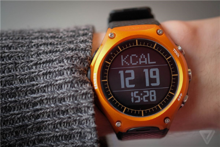 卡西欧户外安卓智能手表体验 戴着它爬山游泳都很可靠