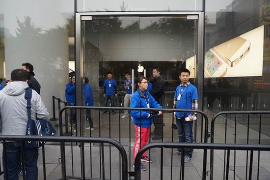 iPad Air首发现场：人数未及预期黄牛没兴趣
