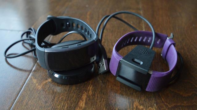Gear Fit 2对比Fitbit Charge 2 谁更好用?