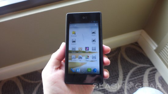 一面Android一面電子書YotaPhone雙屏手機試用