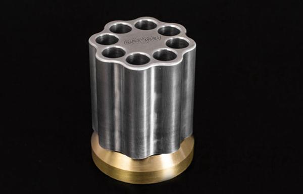 这是一款非常能搞事的笔筒 灵感来自左轮手枪