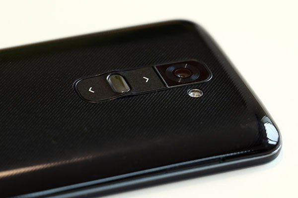 LG G2行货版发布 独特背部按键售价4299元