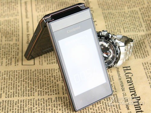 双层折叠智能手机 酷派7500小降至新低价