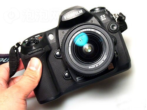 各怀鬼胎 九大厂商热门微单相机点评