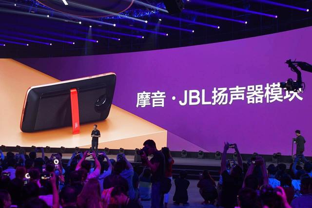 Moto Z国行发布 价格很低但哈苏相机模块很贵