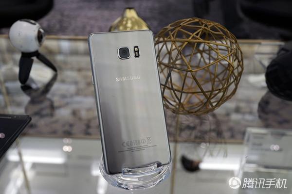 三星Note 7上手：跳级生也弯了 且弯得很彻底