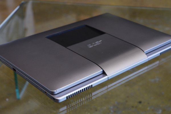 宏碁aspire r7上手:双轴承画架式铰链设计独特