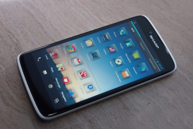 夏普1080p屏幕手机sh930w上市 售价4488港币