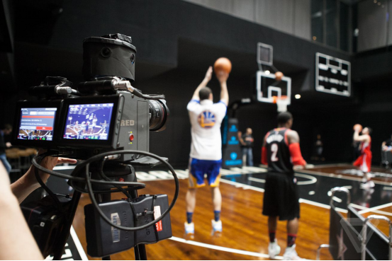 用VR的方式看NBA比赛究竟是一种怎样的感受