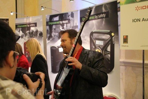 ces2012玩应用:一秒ipad用户变吉他狂人