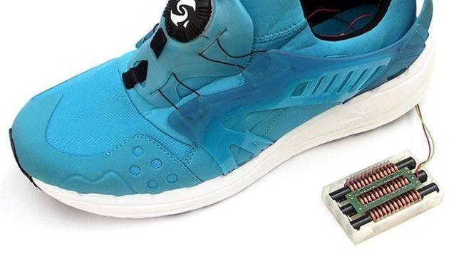 这鞋子走路就可发电 还能为可穿戴设备供电