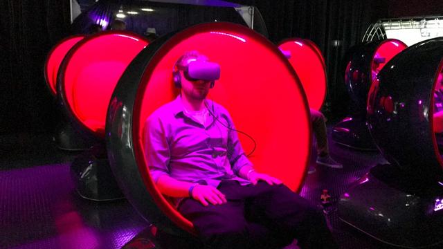 电影院现在有了VR专用座椅 坠机感觉原来是这样